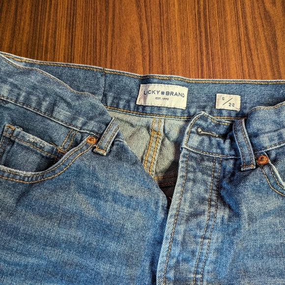 Size 6 lucky brand denim shorts - Picture 2 of 3